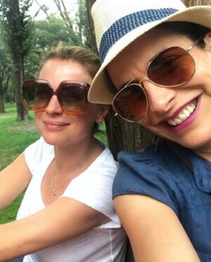 Ludwika Paleta Instagram - Cuesta mucho entender  que alguien tan joven y con tanta vida se vaya. Se quedará en mi memoria siempre tu enorme sonrisa. Vuela alto querida @veronicatouss ♥️🕊️