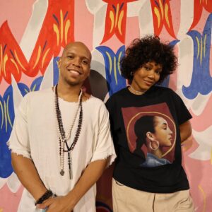 Luedji Luna Instagram - Compilados de lançamentos desse ano:

Hoje saiu a track minha e do @francismercier , que promete bombar o verão europeu, e amanhã canto ela no @sotrackboa aqui em São Paulo.

Na terça, dia dos namorados, saiu a nova do @melvinsanthana com participação minha e do @zudizilla . Faixa gostosinha pra um namoro a dois.

Ainda teve participação no EP “Atemporal” do @lulusantosoficial , “ Oh Bahia” com @dinodsantiago , “Multiply” no disco Deluxe da @adioasis, “Paisagem” feat com minha banda favorita, @oituyo 

Vocês podem ouvir todas essas tracks na sua plataforma de streaming predileta.

E digo mais:  esse ano vou lançar um single incrível! Quem advinha o feat?