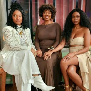 Luedji Luna Instagram - Hoje a conversa é com música! As cantoras baianas Larissa Luz, Luedji Luna e Xênia França unem os talentos no projeto Ayabass. Elas cantam e compartilham suas histórias, celebrando as vozes negras femininas na música. É no @gnt 23h30, @tvglobo após o Jornal da Globo e sempre no @globoplay