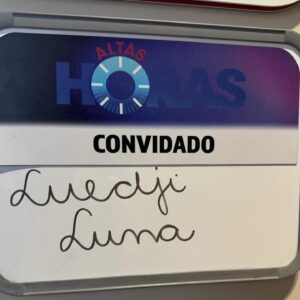 Luedji Luna Instagram - maio já pode estar acabando, meu fígado  e minha dieta agradecem. Peace!✌🏿

#maiodump