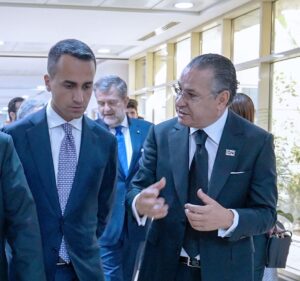 Luigi Di Maio Instagram - Oggi sono in Iraq, nella città di Najaf, a circa 170 chilometri da Baghdad. Qui il Gruppo Italiano San Donato ha appena inaugurato il suo nuovo Teaching Hospital. 
Ho sempre sostenuto questo progetto sin da quando ero Ministro degli Esteri e partecipare alla sua apertura insieme al padre di questa idea @kamelghribi_official , al Primo Ministro dell’Iraq Al Sudani e alla Vice Presidente del Senato Ronzulli, è davvero una grande emozione. 
🇮🇹 🇮🇶🇪🇺