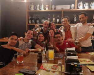 Luis Alberti Instagram - Accidentados,  pero ginebra después de días de grandes funciones! #findepartie  Gracias @companiadeteatroelghetto  por estos momentos,  de los mejores de la vida! 
#AndasConTodoAlberti