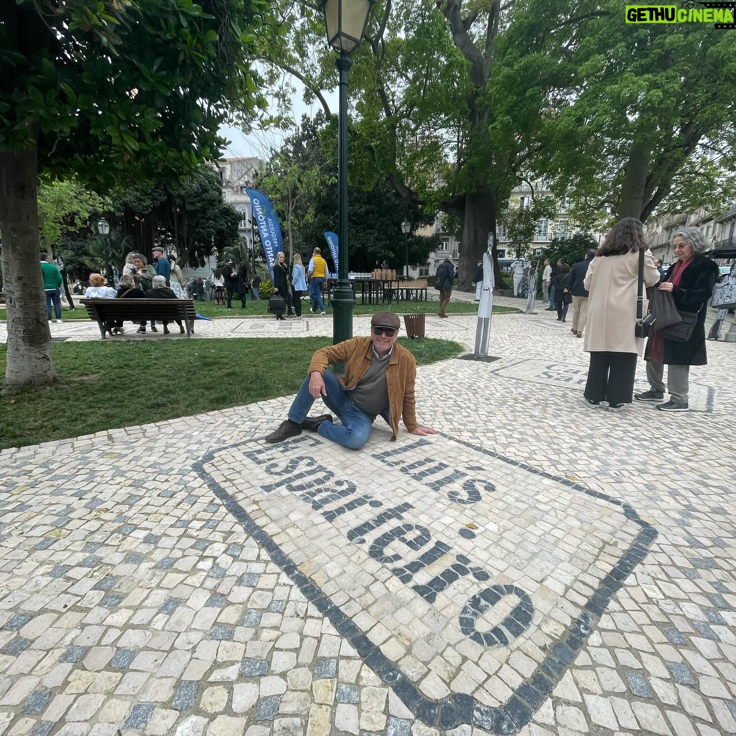 Luís Esparteiro - 2.2K Likes - Nunca liguei a homenagens mas todos temos a nossa ponta de vaidade. Obrigado outra vez @vasckarof por esta iniciativa, parabéns a todos os homenageados e Viva o Teatro! 🎭😄