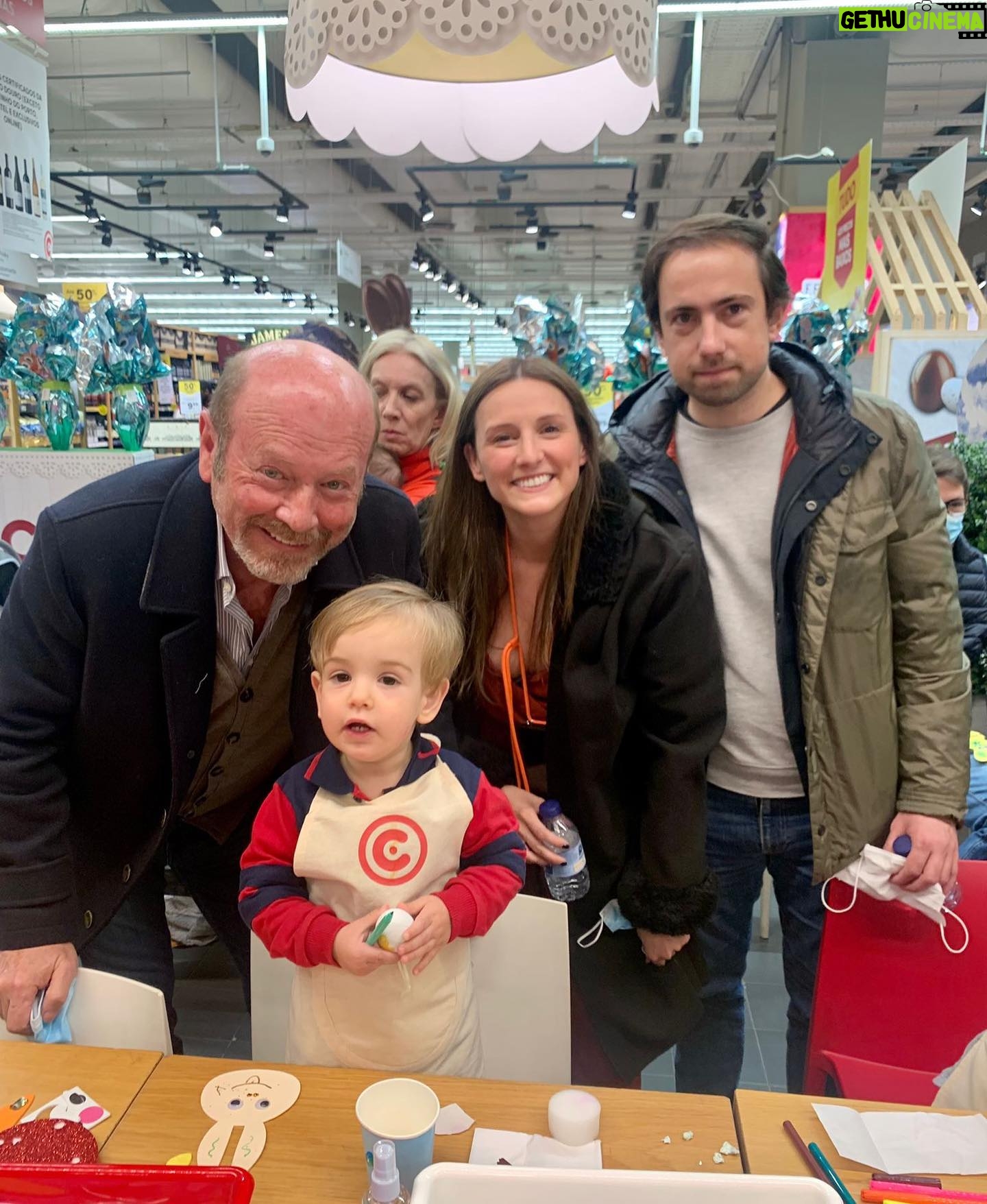 Luís Esparteiro - 1.5K Likes - Manhã entre ovos e coelhos, a Páscoa está a chegar ! #família #pascoa2022 #voltarasercriança #caçaaosovos #coelhinhobernardo #continente