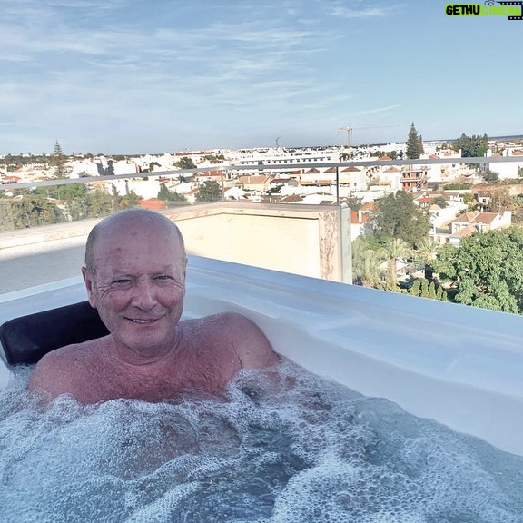 Luís Esparteiro - 1.2K Likes - E quando pensávamos que o Verão tinha terminado … #summertime #aphotelsandresorts #apmarianovaloungehotel #paradiseweekend #vivaavida