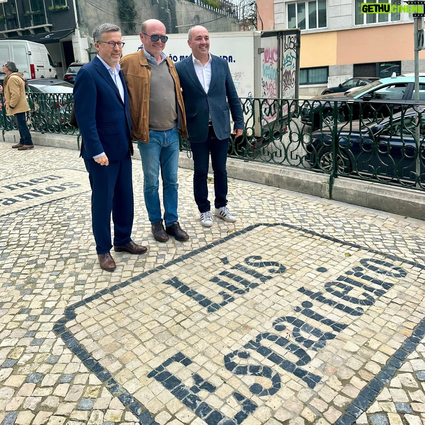 Luís Esparteiro - 2.2K Likes - Nunca liguei a homenagens mas todos temos a nossa ponta de vaidade. Obrigado outra vez @vasckarof por esta iniciativa, parabéns a todos os homenageados e Viva o Teatro! 🎭😄