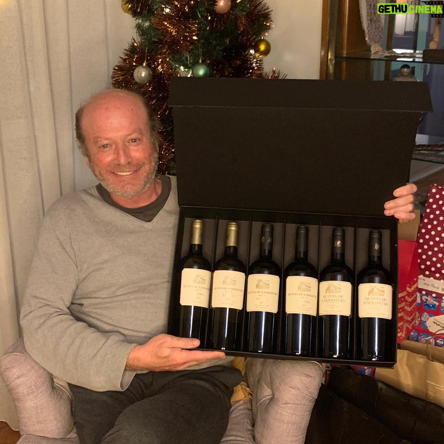 Luís Esparteiro - 1.8K Likes - A caminho do Natal em boa companhia. #quintassebastiao #vinho #natal #boacompanhia