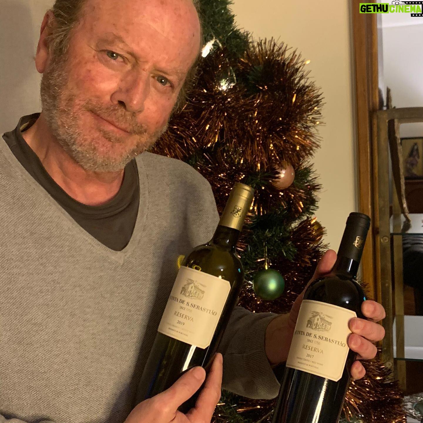 Luís Esparteiro - 1.8K Likes - A caminho do Natal em boa companhia. #quintassebastiao #vinho #natal #boacompanhia