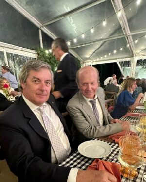 Luís Esparteiro Instagram - Casamento da Ritinha e do Guinguin, sempre em festa do princípio ao fim! 🥂🎉 #VivaOsNoivos #Amor #Familia #Festa @lourenco_rribeiro