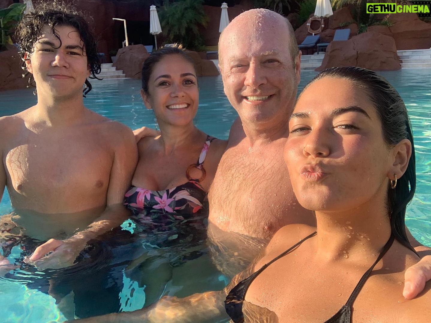 Luís Esparteiro - 6.2K Likes - Férias em família no @hilton_vilamoura #férias #familia #hiltonvilamoura