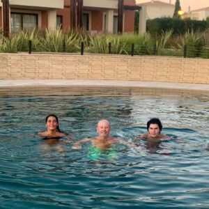 Luís Esparteiro Instagram - As crianças divertem-se nas férias. Ora saltas tu, ora salto eu. Todos ao mesmo tempo, é que é mais difícil. #ferias #feriasemfamilia #familia #montesantoresort