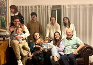 Luís Esparteiro Instagram - Dia do pai rodeado de filhos e netos. Só amor! 🤍
#familia #amor #alegria #diadopai