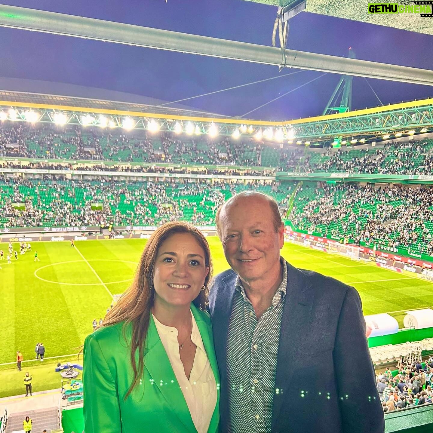 Luís Esparteiro - 1.2K Likes - Dia de jogo! E ontem foi de ‘barriga cheia’ 🙌🏼💚
@sportingcp
@xenica_jardim