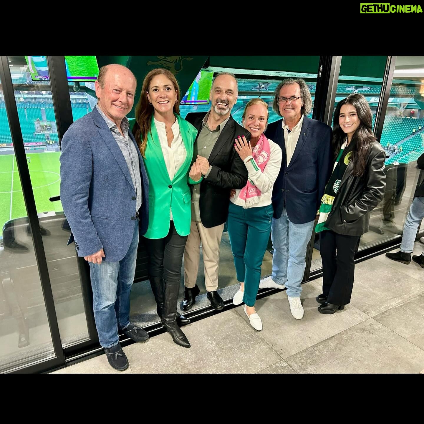 Luís Esparteiro - 1.2K Likes - Dia de jogo! E ontem foi de ‘barriga cheia’ 🙌🏼💚
@sportingcp
@xenica_jardim