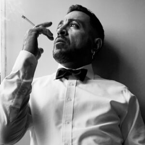 Luis Fernando Peña Instagram - De cuando pasas tiempo en el camper esperando y dices… “UNA FOTO APROVECHANDO QUE ANDO DE SMOKING”