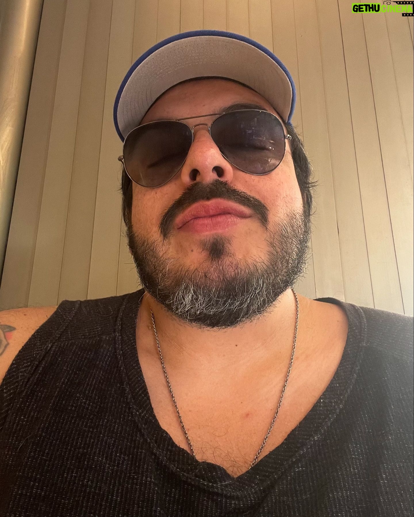 Luís Lobianco - 1.6K Likes - Dos stories pro feed, mas forcei Paris de 4 anos atrás, admito ✨