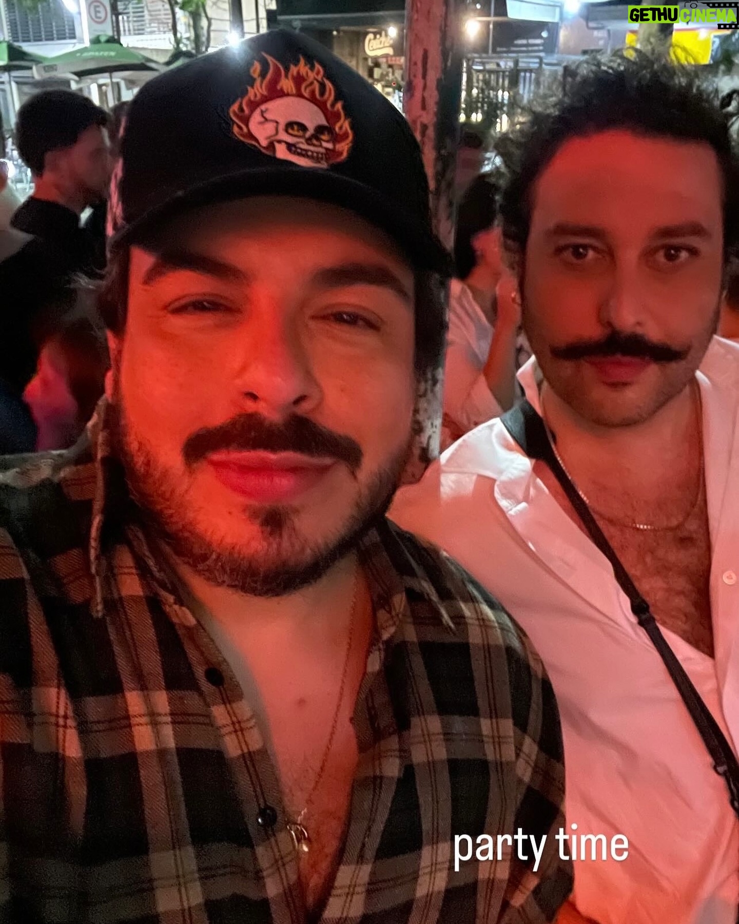 Luís Lobianco - 1.6K Likes - Dos stories pro feed, mas forcei Paris de 4 anos atrás, admito ✨