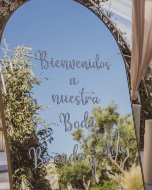 Luis Nery Instagram - Gracias a todas las personas que pudieron estar acompañándonos en este día tan importante para nosotros, apreciamos mucho su valioso tiempo  y un enorme agradecimiento a @javierjimeneztj  por hacer nuestra boda posible, el mejor organizador junto con su equipo. Te amo Brenda Hernández, por una vida juntos 🥰
