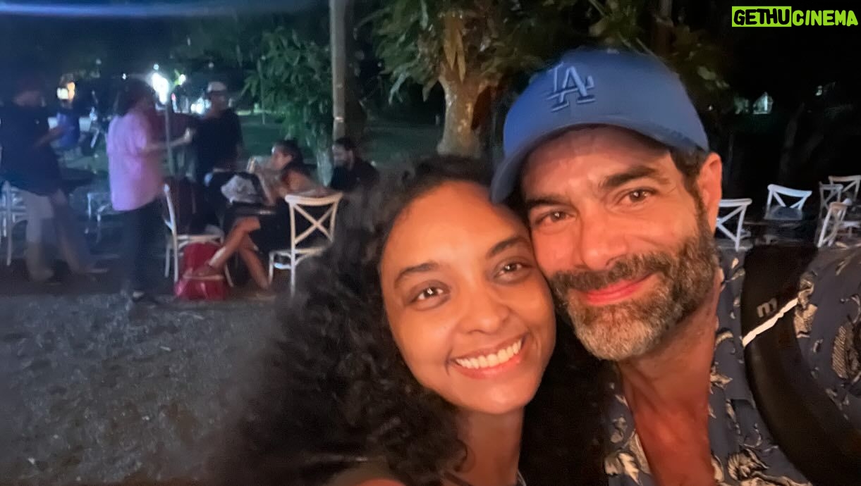 Luis Roberto Guzmán - 8.5K Likes - Ya en el aeropuerto. Me despido con mucha nostalgia y felicidad de haber rodado esta película Puertorriqueña y Dominicana con gente que amo, admiro, respeto y que tienen una gran pasión por el cine. Gracias a cada uno de ustedes por guiarme, apoyarme, por las risas, el relajo y la diversión. Pero sobretodo reconectar desde el cine con mis raíces caribeñas! Reconocer a través de esta historia que la empatía y la humanidad son motores y fuerzas muy poderosas generadoras de cambios positivos. Me llevo algo hermoso de todos los seres humanos involucrados. Tengo la certeza de que nos reencontraremos para continuar el juego. Este partido no ha terminado. Gracias @arimaniel @julietta_rodriguez @xucuru1 @rodulfosoy @modesto_lacen #sebas, @chago12 #carol, @elgingerrican @adytapaz (nos debemos una foto) Es hermoso sentirse muy vulnerable en el set. Lo único que me sale pronunciar es gracias. Gracias por toparnos en el camino. Sigan brillando, banda, corillo, parceros. Ha sido un enorme gusto! Mando abrazos gigantescos. Me espera otra aventura. En camino a Buenos Aires a seguir creando.