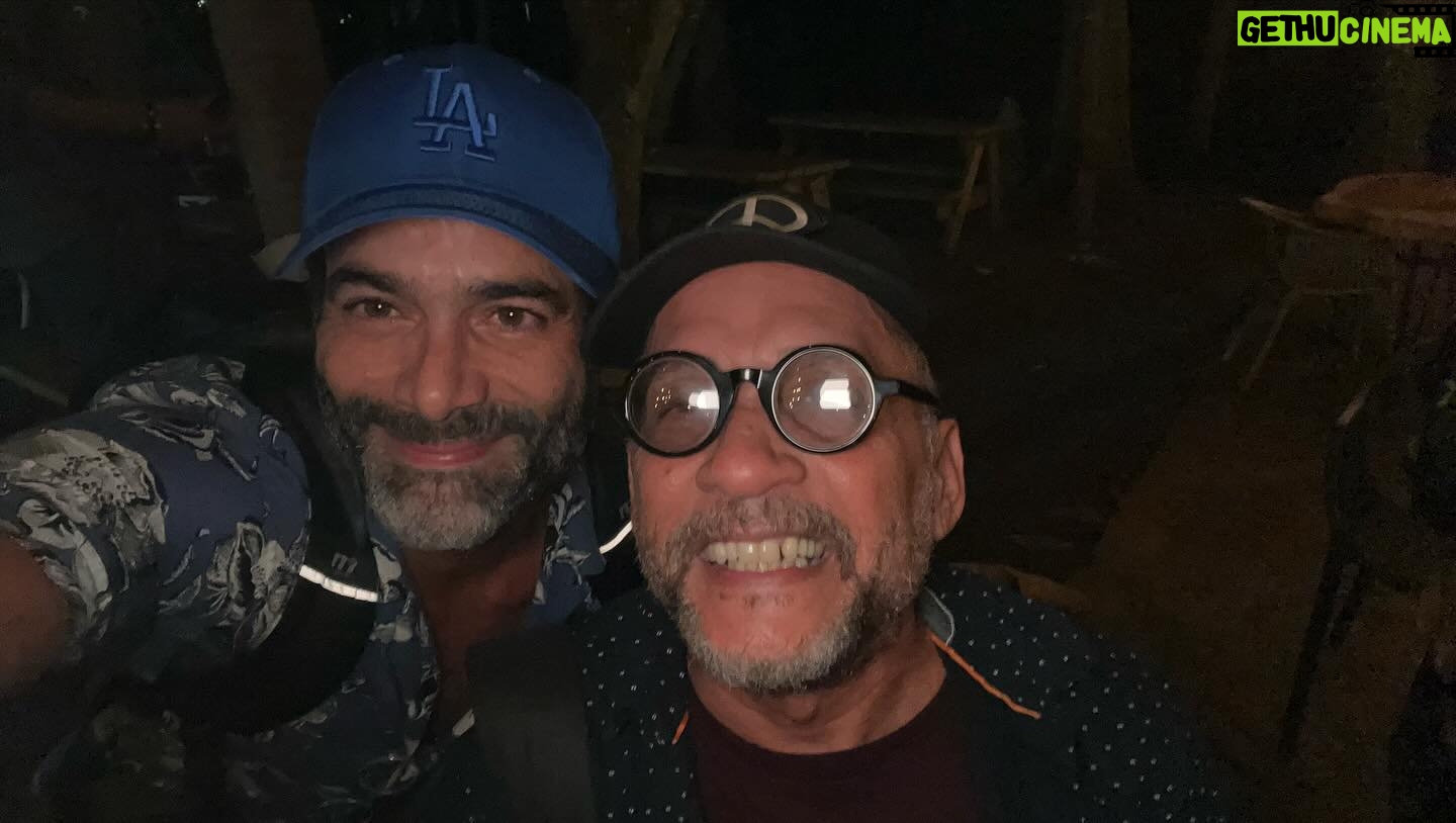 Luis Roberto Guzmán - 8.5K Likes - Ya en el aeropuerto. Me despido con mucha nostalgia y felicidad de haber rodado esta película Puertorriqueña y Dominicana con gente que amo, admiro, respeto y que tienen una gran pasión por el cine. Gracias a cada uno de ustedes por guiarme, apoyarme, por las risas, el relajo y la diversión. Pero sobretodo reconectar desde el cine con mis raíces caribeñas! Reconocer a través de esta historia que la empatía y la humanidad son motores y fuerzas muy poderosas generadoras de cambios positivos. Me llevo algo hermoso de todos los seres humanos involucrados. Tengo la certeza de que nos reencontraremos para continuar el juego. Este partido no ha terminado. Gracias @arimaniel @julietta_rodriguez @xucuru1 @rodulfosoy @modesto_lacen #sebas, @chago12 #carol, @elgingerrican @adytapaz (nos debemos una foto) Es hermoso sentirse muy vulnerable en el set. Lo único que me sale pronunciar es gracias. Gracias por toparnos en el camino. Sigan brillando, banda, corillo, parceros. Ha sido un enorme gusto! Mando abrazos gigantescos. Me espera otra aventura. En camino a Buenos Aires a seguir creando.