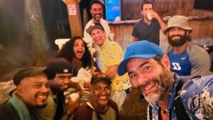 Luis Roberto Guzmán Instagram - Ya en el aeropuerto. Me despido con mucha nostalgia y felicidad de haber rodado esta película Puertorriqueña y Dominicana con gente que amo, admiro, respeto y que tienen una gran pasión por el cine. Gracias a cada uno de ustedes por guiarme, apoyarme, por las risas, el relajo y la diversión. Pero sobretodo reconectar desde el cine con mis raíces caribeñas! Reconocer a través de esta historia que la empatía y la humanidad son motores y fuerzas muy poderosas generadoras de cambios positivos. Me llevo algo hermoso de todos los seres humanos involucrados. Tengo la certeza de que nos reencontraremos para continuar el juego. Este partido no ha terminado. Gracias @arimaniel @julietta_rodriguez @xucuru1 @rodulfosoy @modesto_lacen #sebas, @chago12  #carol, @elgingerrican  @adytapaz (nos debemos una foto) Es hermoso sentirse muy vulnerable en el set. Lo único que me sale pronunciar es gracias. Gracias por toparnos en el camino. Sigan brillando, banda, corillo, parceros. Ha sido un enorme gusto! Mando abrazos gigantescos. Me espera otra  aventura. En camino a Buenos Aires a seguir creando.