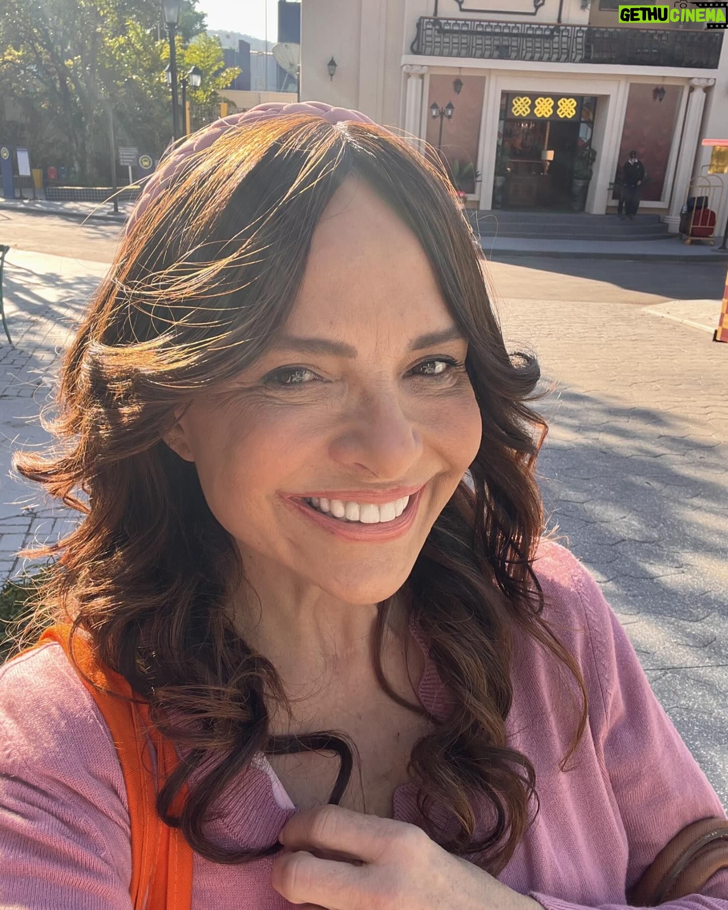 Luiza Tomé - 3.9K Likes - Vamos postar uma foto trabalhando ??!!?
@sbt
@acavernaencantada