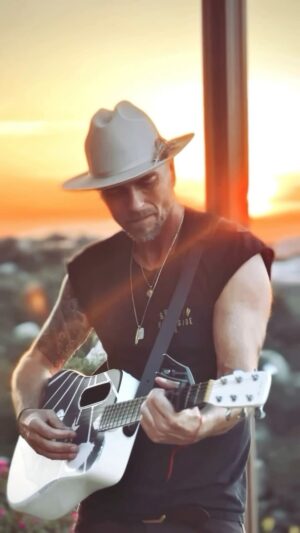 Luke Goss Instagram - Blessed Sunday! 🥹🤍🙏🏼✨
Today something different…some words shared alongside an incredible Solar Halo that stayed above the home I live in for about 15 minutes this morning and todays song that I sing two times for you, one on camera one off camera 🥹a song of love of letting go and rebirth.. thank you as always for being here and I hope this longer post wakes you up the right way on this blessed Sunday.. Love you ✌🏼❤️🙏🏼🥹✨