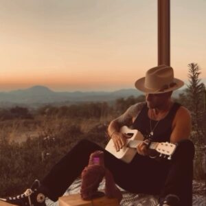 Luke Goss Instagram - Blessed Sunday 🤍🙏🏼✨ This week blessed me so deeply, new art, and three songs..also this week was a wonderful week for my new team, pro and full of love and care…finally I feel supported professionally and a few meetings about my new solo album as well as film news coming…I’ve missed it all 🤓but I’m ready now….🙏🏼this new song is about the joy of unconditional love..faith helps us walk in that depth of love..Getting older blesses us with the gift of learning growing and placing value upon those things not eternal on this physical realm, age, a chance to see to feel to say thank you for everything even what feels unfair, for what better chance do we have to say an unconditional thank you to the Lord, and to remember one is given free will by God Himself for even He leaves us to our lessons our growing our forgiveness of self so once again like a new day with the heat of the Sun upon our spirits, we can once again dream we can love receive love, and embrace  literally each other again and say I love you…really I love you..and lastly for me to walk my walk and feel no guilt for doing so…yet profoundly thankful for the love and support here as well as those that have loved along the way and those this day, new faces excited for new beginnings and a new way..and as the words in this new song say… “thank you Lord, love filled my tears”…I hope you enjoy this new song..and thoughts shared…I love you. ✌🏼❤️