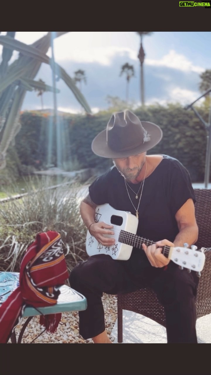 Luke Goss - 1.5K Likes - A mid week post in the name of love and support for those needing it…love unconditional and gratitude to all here..love you and hope this makes up for the missing chat on Sunday…see you Sunday 🤪✌🏼♥️🙏🏼✨