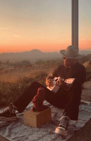 Luke Goss Instagram - BLESSED SUNDAY 🤍🙏🏼✨
FIRSTLY THANK YOU FOR BEING HERE EVERY SUNDAY AND I HOPE YOUR WEEK WASNT TOO CHALLENGING FOR YOU 🙏🏼THIS SONG IS ABOUT, WHATEVER A SENSITIVE HEART MAY HAVE BEEN TOLD THROUGHOUT ITS LIFE, THE TRUTH IS A SENSITIVE HEART IS A GOLDEN HEART AND IT BLESSES US, GOD AND THE EARTH. WE ALL WALK OUR OWN WAY BUT LETS SEE HOW COMMUNITY LOVE AND UNDERSTANDING ALONGSIDE FAITH AND HUMILITY MAKES ANYTHING POSSIBLE. FOR ME I AM WALKING A TIME WHERE I FEEL NO BETTER WAY CAN I PLEASE THE LORD THAN TO PRAISE HIM AS I PASS THROUGH THE EYE OF THE NEEDLE IN A WAY..AS WE STRUGGLE..FAITH JUST LIKE OUR OWN LIVES AND RELATIONSHIPS WHAT BETTER WAY TO SAY I LOVE YOU THAN BEING LOVE FILLED AND FAITH FILLED WHILE THE WAVES  CRASH AROUND US.. LETS UNITE ALWAYS IN HUMILITY LOVE AND FAITH AND SEEK WAYS TO DISMANTLE HATE AND JUDGMENT PLEASE ENJOY ‘WELCOME HOME’
I ALSO INCLUDED A SECOND LISTEN, PULLED THE AUDIO SO YOU COULD WATCH THE SUNSET I WAS SINGING WITH, FOR ANYONE WHO HASN’T HAD THE CHANCE TO WATCH ONE FOR A WHILE… ITS A VIDEO NOT A PHOTO 🤓🌅 
LOVE YOU ✌🏼❤️🙏🏼✨ lyrics below 
VERSE 1 
You felt alone you’re getting used to your scars Where was your home it’s where you came from With your golden heart it was trained from the start 
It was just a broken stone  but the truth a world apart 

CHORUS 
WELCOME HOME COME AS YOU ARE WELCOME HOME COME AS YOU ARE LIKE A HUG FROM THE FATHER THE SON AND THE MOTHER WELCOME HOME 

VERSE 2 
That day came that day you felt his name 
He blessed you with a humbled heart 
And broken nobody came so your life went and changed 
The Lord became your start He said pray for the ones the ones that broke your heart 

CHORUS
WELCOME HOME COME AS YOU ARE WELCOME HOME COME AS YOU ARE LIKE A HUG FROM THE FATHER THE SON AND THE MOTHER WELCOME HOME
