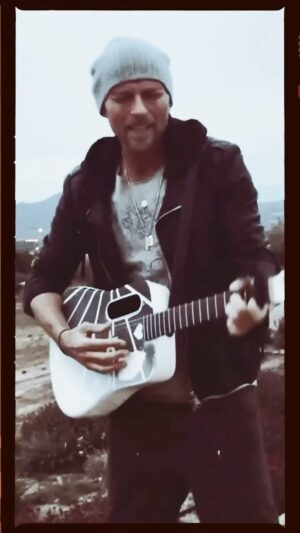 Luke Goss Instagram - Blessed Sunday 🤍🙏🏼✨
Me again!🤓 Earlier today..a chilly out there, wrapped up..mic and ipad (groove) on the floor.. please enjoy ‘Gonna Wait For’ love you! ✌🏼❤️🙏🏼✨