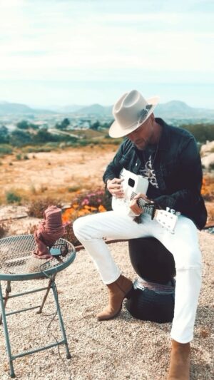 Luke Goss Instagram - Blessed Beautiful Sunday 🤍🙏🏼✨
Two new tunes this week delivered in early hours…music truly blesses my heart..I so hope they start your day the right way.. please enjoy ‘Let’s Love Each Other ‘ ☺️ and 
‘Hallelujah I Love You’ ✌🏼❤️🙏🏼✨