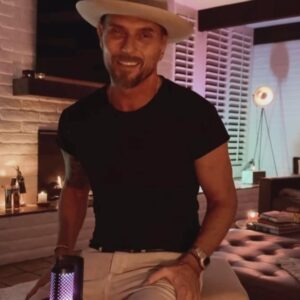 Luke Goss Instagram - Blessed Sunday! 🤍🙏🏼
Some thoughts shared as always and such gratitude for the time you take to be here.. I’ll post the song on another post in a bit 🤓 love you! ✌🏼♥️🙏🏼