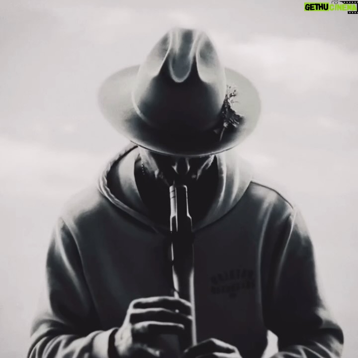Luke Goss - 1.6K Likes - A Palm Sunday offering of love and peace..my Native American flute with an unrehearsed piece flowing from my heart..please feel free to download and let it calm you any time this week you need..love you and may you have a beautiful victory week and love in every step.
Love you. 🤍🙏🏼✨