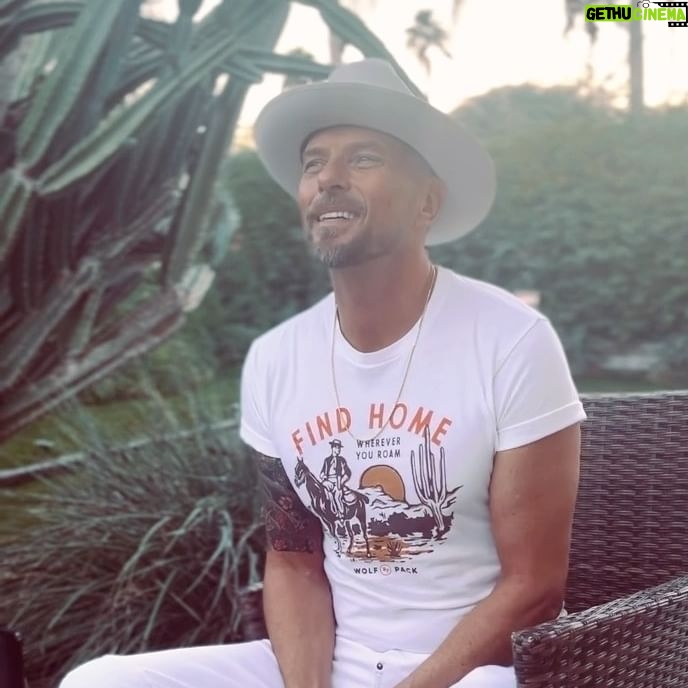 Luke Goss - 2.1K Likes - Blessed Sunday! 🤍🙏🏼
Here are some thoughts shared..also I’ll post now a new song called ‘He Sets Free’ with love ✌🏼♥️🙏🏼xxx
