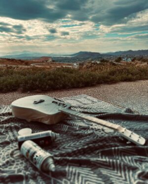 Luke Goss Instagram - Blessed weekend to you 🤓🤍🙏🏼 creativity feels even more fun now than it did when I was a kid…don’t forget to let the child in you win sometimes ☺️see you Sunday for a new tune called
‘Yes Sir No Sir’ 😎love you ✌🏼♥️