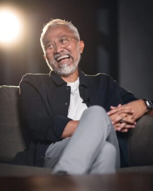 Lukman Sardi Instagram - Ini persembahan buat semua orang yang mungkin sedang ngalamin situasi yang sulit.. mungkin senyum atau ketawa ini bisa bikin sedikit kebahagian buat kalian semua, stop sebentar dari kegelisahan dan bisa berjalan lagi dengan semangat yang baru.

Thank you @huse7n buat foto2nya 🙏
Thank you @mannersmakethman_id buat ngobrol2nya yg seru.