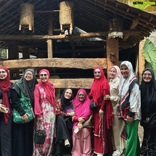 Lulu Zakaria - 178 Likes - Bismillah
Assalamualaykum warahmatullahi Wabarakatuh
Ini bukan piknik tapi serasa piknik dadakan after santunan...sejenak mampir rumah Aa @irfanhakim75 dan teh @dellasip Maa Syaa Allah Tabarakallah Jazakillah Khoir jamuannya...🥰🙏
Allahumma Barik
-SIM-