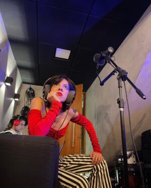 Luna Di Instagram - meu fogo ascende e pra apagar é uma demora ❤️‍🔥 

Gravando voz com o @bakadekai no @oestudiolira ✨