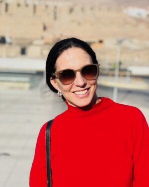 Luz Valdivieso Instagram - Me tocó participar y leer pasajes de un libro sobre Edgar Stanley Freed “El hombre que más sabía de caliche en el mundo”… en Antofagasta. 
Estar aquí, al borde de la pampa que tanto amaba el dr Freed y, sobre todo, descubrir el aporte de un científico casi olvidado que cambió el rumbo el salitre, cuando casi todos lo daban perdido. Él investigó, probó, estudió y lo sacó adelante.
Que linda iniciativa la de rescatar estas historias que son parte de nuestro patrimonio cultural. 
Todo con la profundidad y pasión de @memoriacreativa