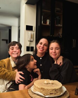 Luz Valdivieso Instagram - Qué suerte tengo! Un año más! Y rodeada de estos amores míos! 
Ayer fue mi cumpleaños! 1 del 7 del 77 
Aprovecho de agradecerles a todos ustedes que me siguen por su cariño en esta red!! 🥰🥰🥰

#maríadelosrayos 
#marcialdelostruenos 
#luciadepanguipulli 
#luciagorditaricayfeliz