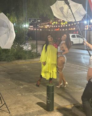 Luz Violeta Instagram - Hoy 21:00 hrs estrenamos #mitulate 🥂 tercer capítulo junto a la diosa del transformismo @m.junott ✨🫰les dejo el link en mis historias. 😉❤️ y fotitos de esa noche! Fue maravilloso. 🙏