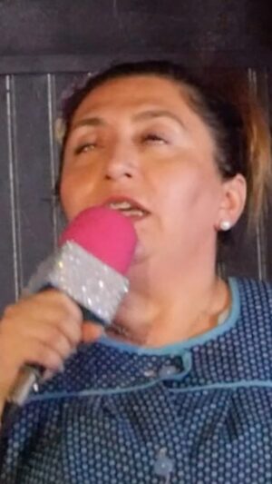 Luz Violeta Instagram - 🫰🔥 Ya está en mi canal de YouTube el capítulo de @mitulate junto a la @pincoyasinglamourrr no te lo pierdas! 😉 te dejó link en mis historias! Y un extracto de lo q fue esta loca experiencia con esta mujer increíble. ❤️ Mañana grabamos en vivo a las 20:00 hrs en @doblestandup junto con el maravilloso @kokesantaana otro capítulo #mitulate ✨👏👏👏