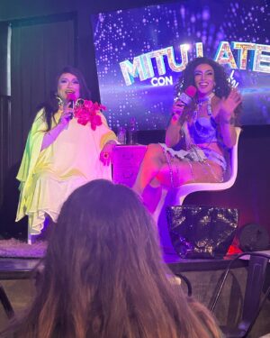 Luz Violeta Instagram - Hoy 21:00 hrs estrenamos #mitulate 🥂 tercer capítulo junto a la diosa del transformismo @m.junott ✨🫰les dejo el link en mis historias. 😉❤️ y fotitos de esa noche! Fue maravilloso. 🙏