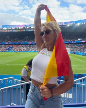 Lydia Valentín Instagram - Experiencia súper especial este año en los JJOO Paris 2024 ✨✨✨ENHORABUENA a todos los deportistas por su competición y a todos los medallistas 🇪🇸 🥇🥈🥉👏

Gracias a  @iberdrola por apoyar el deporte y a los deportistas 💚✨

#lydiavalentin #JJOO #JJOO2024 #weightlifting #halterofilia