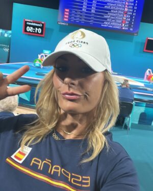 Lydia Valentín Instagram - Experiencia súper especial este año en los JJOO Paris 2024 ✨✨✨ENHORABUENA a todos los deportistas por su competición y a todos los medallistas 🇪🇸 🥇🥈🥉👏

Gracias a  @iberdrola por apoyar el deporte y a los deportistas 💚✨

#lydiavalentin #JJOO #JJOO2024 #weightlifting #halterofilia