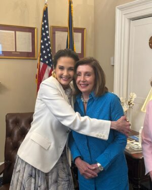 Lynda Carter Instagram - When you live in Washington for as long as I have, you meet some strong and powerful women along the way. I am so grateful to know these two. ❤️