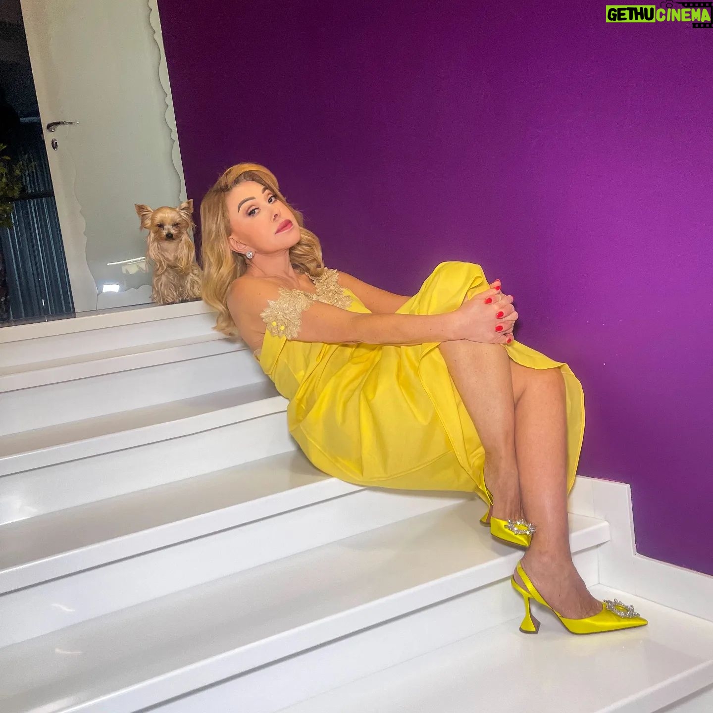 Lyubov Uspenskaya - 8.1K Likes - Друзья, всем привет ❤️
Сегодня суд оценил "честь и достоинство" Киркорова в 70 тысяч рублей. Видимо, "чаевые".
Просил он с меня 10 миллионов за свои "страдания".
Своим адвокатам Киркоров по квитанции заплатил 1 миллион рублей. Отличная сделка🤣
А я говорила, что не надо со мной связываться.
Еще раз спасибо моему адвокату Елене Сениной.
Филя, возьмешь мелочью?