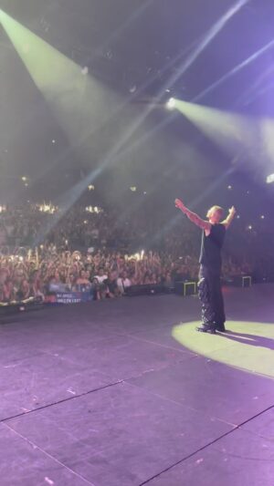 M. Pokora Instagram - Hier soir @favcolmar c’était 1. Magnifique 2. Le dernier festival et donc la toute dernière date de cette tournée des 20ans après   d’1 an sur les routes. Merci aux centaines de milliers de regards croisés et toutes ces belles ondes partagées. ♾️❤️ pour mon public. La suite est déjà dans ma tête et ça va être 🔥😮‍💨😮‍💨😮‍💨😊. Je coupe les réseaux sociaux pour quelques temps.  On se revoit bientôt 🫶🏼