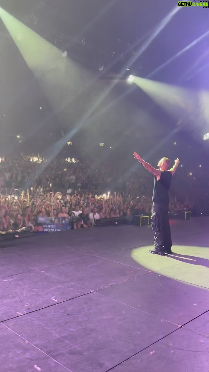 M. Pokora - 3 Likes - Hier soir @favcolmar c’était 1. Magnifique 2. Le dernier festival et donc la toute dernière date de cette tournée des 20ans après d’1 an sur les routes. Merci aux centaines de milliers de regards croisés et toutes ces belles ondes partagées. ♾️❤️ pour mon public. La suite est déjà dans ma tête et ça va être 🔥😮💨😮💨😮💨😊. Je coupe les réseaux sociaux pour quelques temps. On se revoit bientôt 🫶🏼